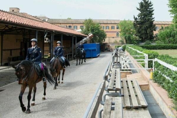 Calendario 2017 della Polizia di Stato, firmato da Gianni Berengo Gardin