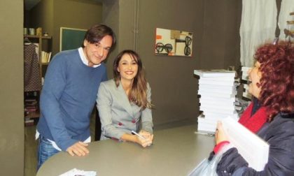 Centinaia di persone a Borgomanero per incontrare Benedetta Parodi