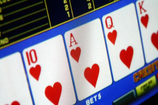 Contro la ludopatia slot spente 3 ore al giorno a Trecate