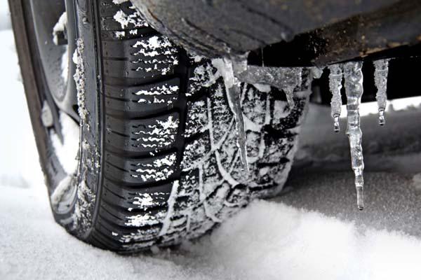 Obbligo pneumatici invernali sulle strade del novarese: dal 15 novembre