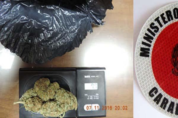 Denunciato 31enne trovato con alcuni involucri contenenti droga