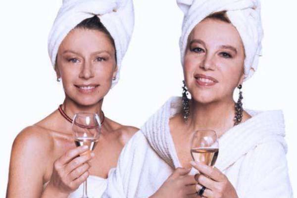 “Il bagno” al femminile con le Sandrelli