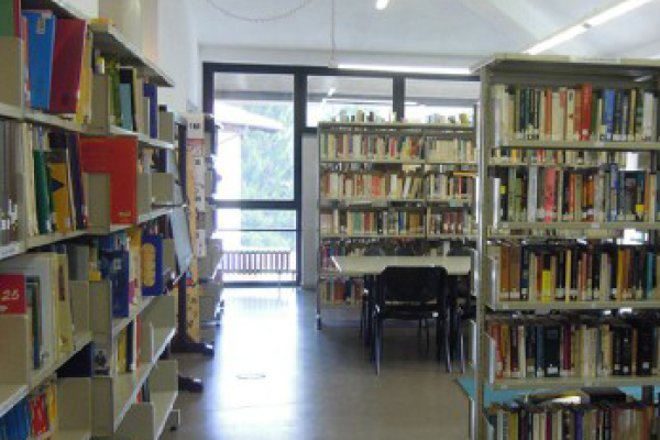 La biblioteca di Romagnano cerca fondi a “colpi di sfida”