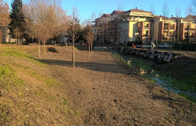 Arona: area cani quasi pronta e ponticello fra via IV novembre/San Luigi e via XXIV Maggio