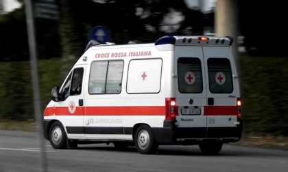 Attraversano la strada in via Gnifetti: investite entrambe