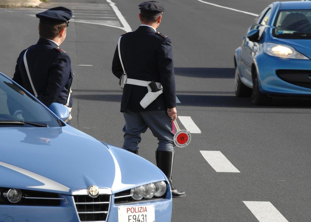 Borgomanero: alla guida alticcio, patente ritirata