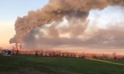 Esplosione in una raffineria in provincia di Pavia: fumo arrivato fino nel novarese