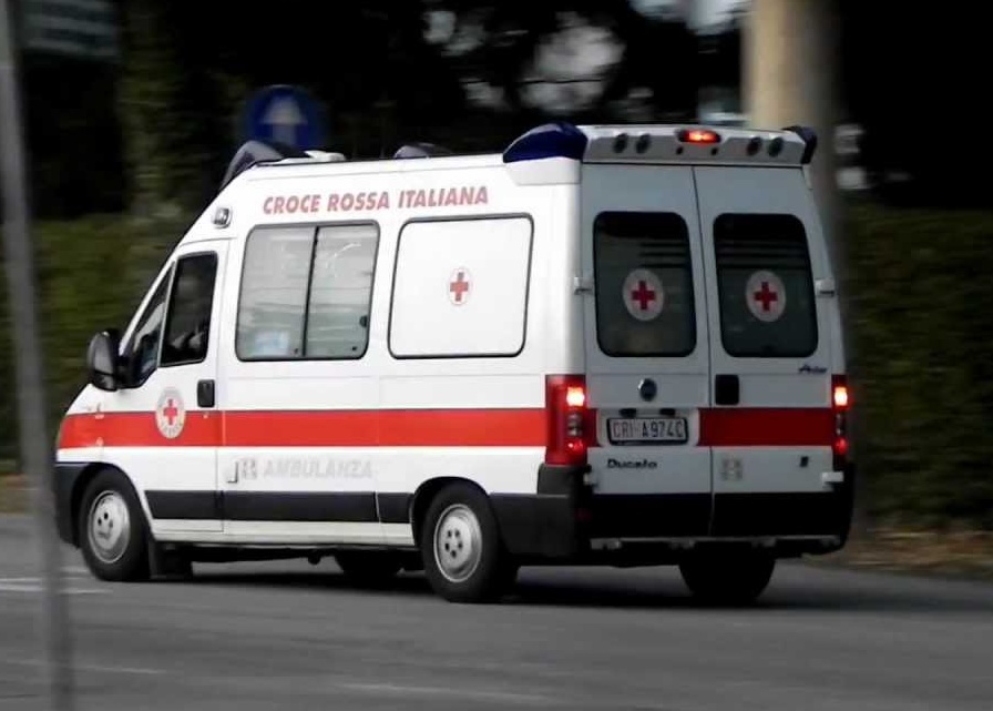 Evacuata palazzina a Oleggio: probabile cortocircuito di un cellulare sottocarica