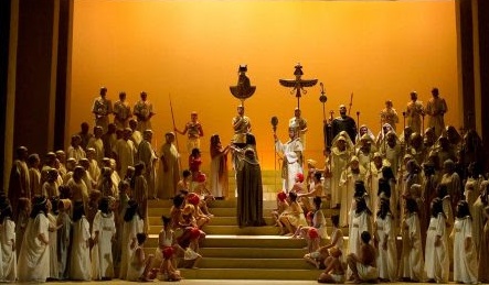Gli auguri del teatro Coccia? L’Aida su Classica HD