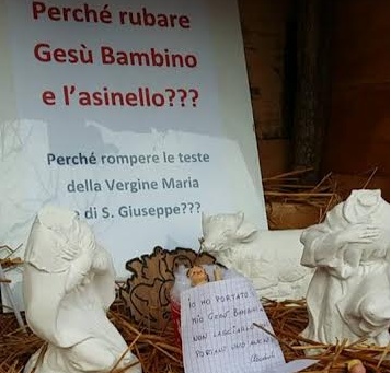 I vandali devastano il presepe