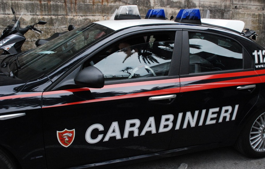 Novara: entrano a scuola e rubano computer e contanti