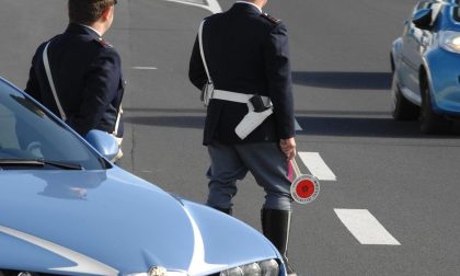 Polstrada di Arona ferma un 40enne: positivo all'alcoltest, patente ritirata