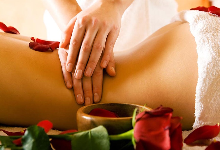 Rifiuta una prestazione sessuale in un centro massaggi: picchiato e sequestrato