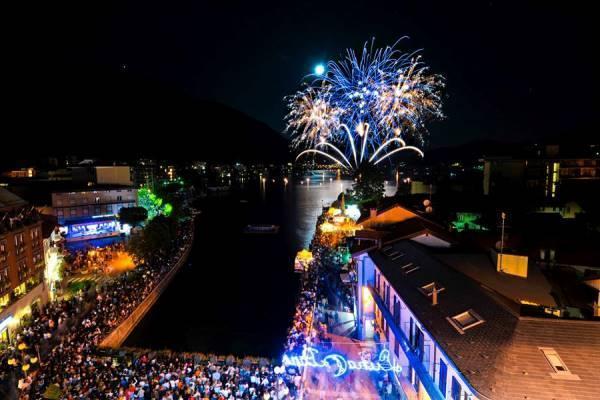 Ad Omegna fuochi d’artificio natalizi