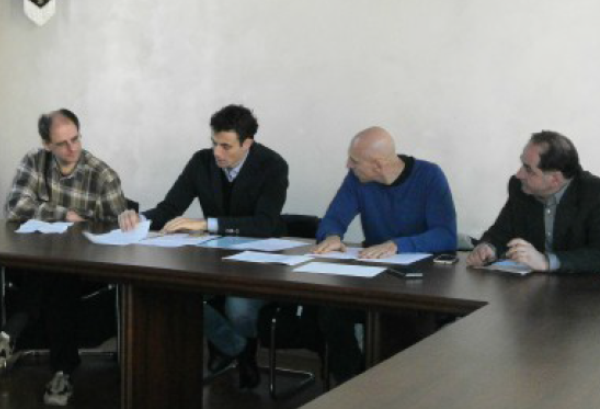 «Chiedere i danni e il sequestro dei beni»