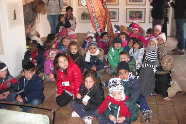 I bimbi della materna alla galleria d’arte