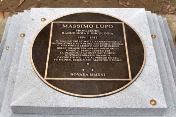 Inaugurato il monumento al professor Massimo Lupo