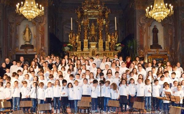 Maxi concerto di Natale con i bambini della primaria Rosmini