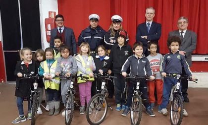 Premiati i bambini che vanno a scuola a piedi
