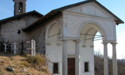 Vasto incendio nei boschi di Briga Novarese