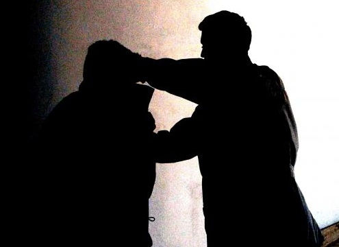 Aggredisce carabiniere per non pagare il biglietto del treno: arrestato