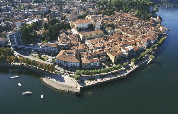 Proposta Pd Arona: “Doniamo la Costituzione ai 18enni”