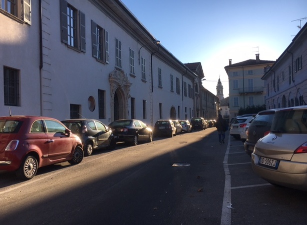 Arona: inversione di marcia in via San Carlo “Una follia”