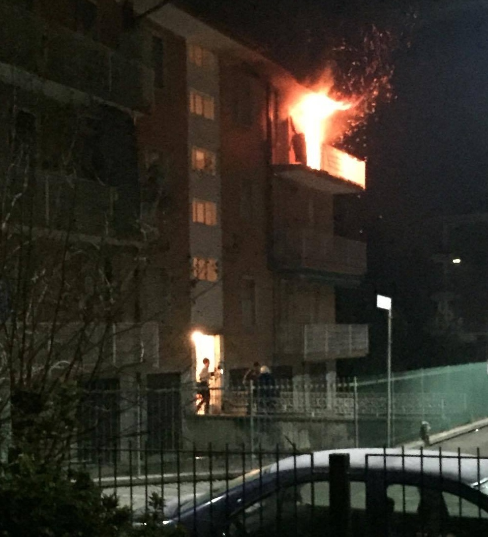 Arona: vasto incendio in un appartamento di via Lago D’Iseo