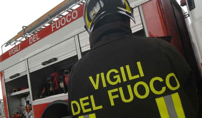 Borgomanero, incendio in via Nazionale: famiglia costretta a lasciare la casa