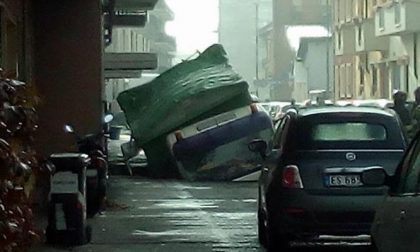 Camion sprofonda in via Cavo d'Assi a Novara