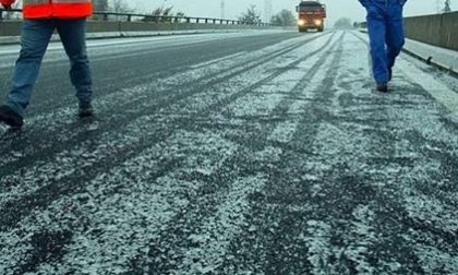 Canelli: "Stiamo proseguendo gli interventi per eliminare il ghiaccio in tutta la città"