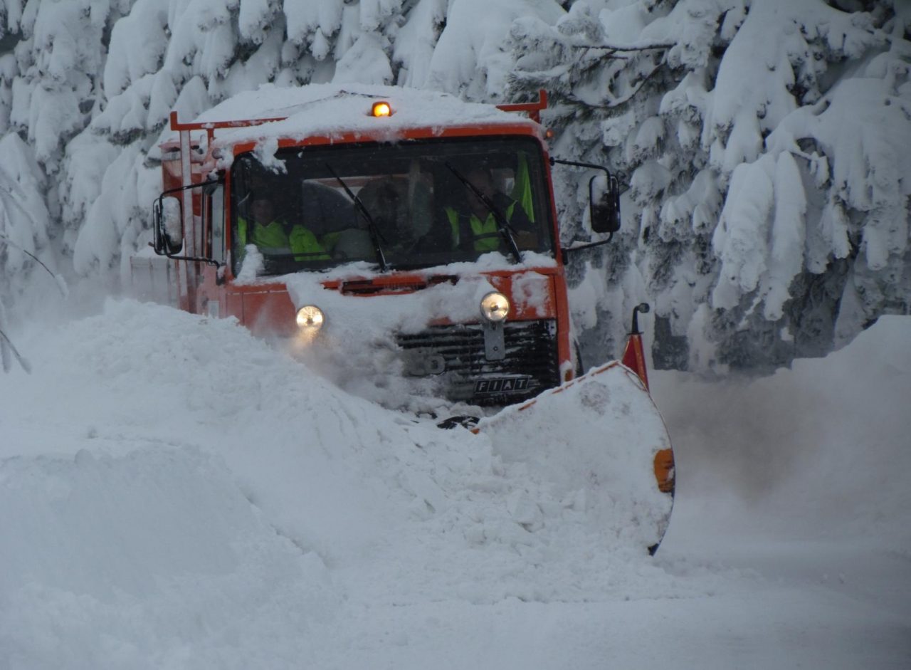 Due squadre di volontari piemontesi partiti alla volta dei comuni flagellati dalla neve