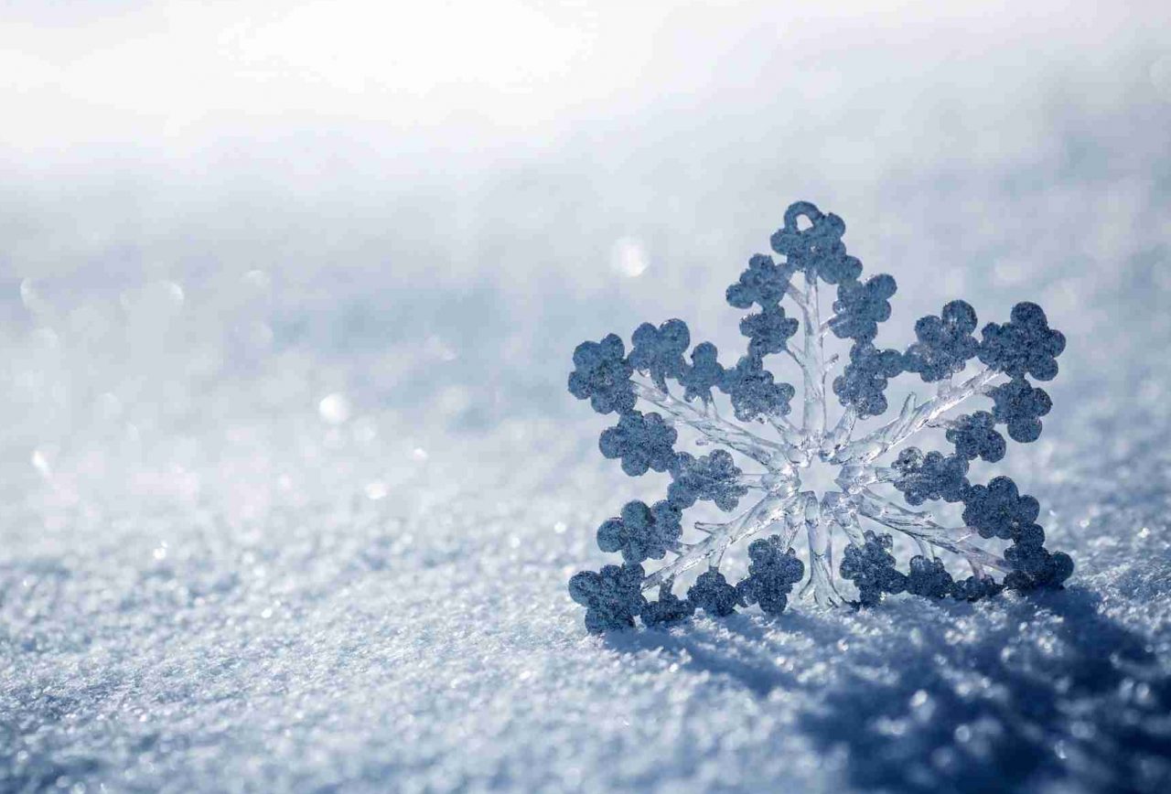 Nevicherà tutto il giorno: attenzione alle strade nelle ore serali e domani