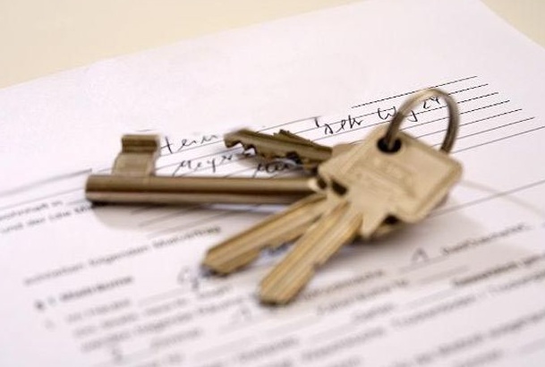 Novara: “Fra una settimana sono in mezzo a una strada con mio figlio”