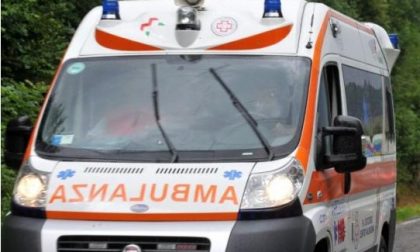 Novara, viale Verdi: donna investe due pedoni in un colpo solo