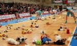 Oleggio Basket a canestro con il Teddy Bear Toss