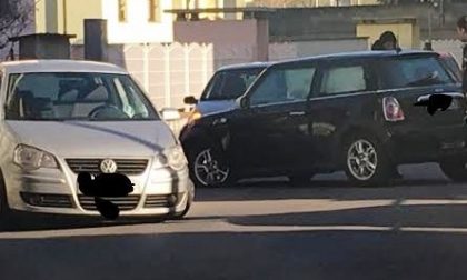 Trecate, scontro fra due auto