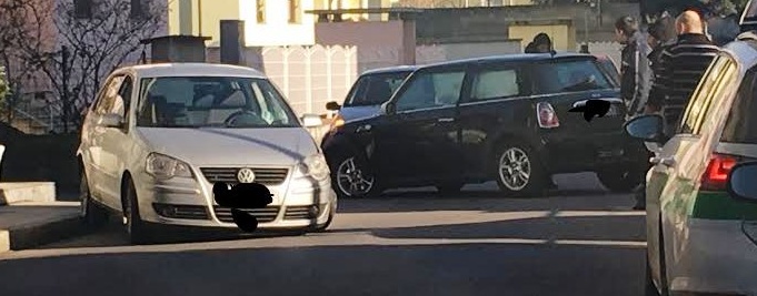 Trecate, scontro fra due auto