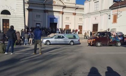 Addio Davide, «ora “surfa” come solo tu sai fare»