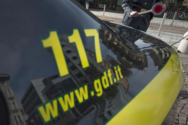 Con documenti falsi cercava di fuggire a Parigi: latitante fermato al confine