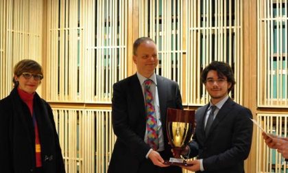 Gli studenti novaresi premiano il direttore del Museo degli Uffizi