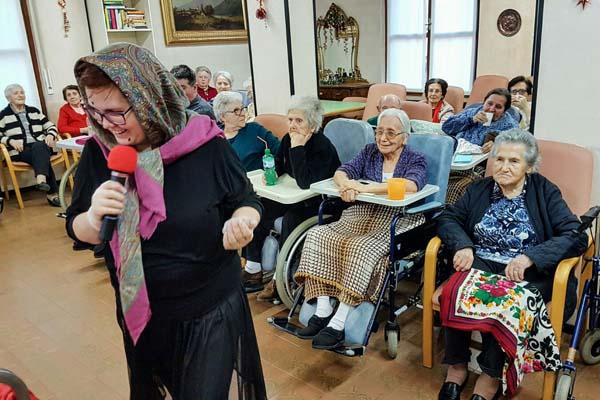 La Befana ha fatto tappa alla Casa di riposo S. Francesco