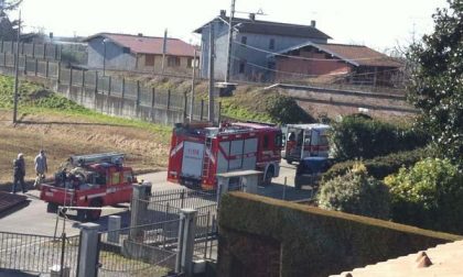 Marano, auto si rovescia sulla carreggiata