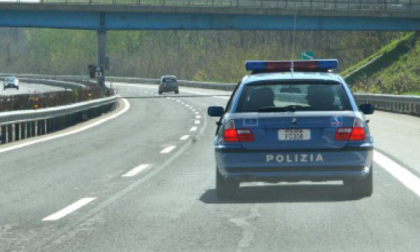 Sesso in A26: denunciati per atti osceni