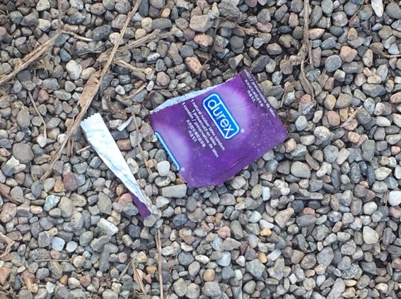 Arona: preservativi al parco giochi di San Luigi