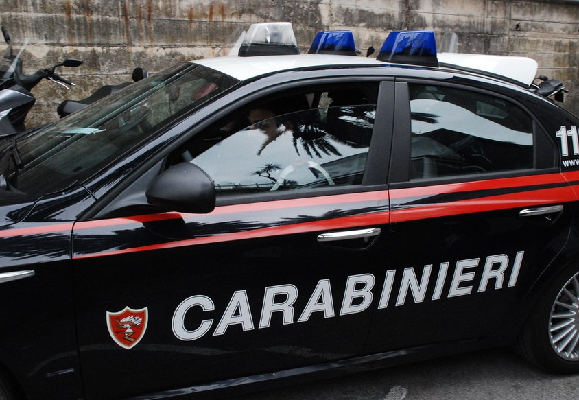 Gattico, truffa dello specchietto: denunciato dai carabinieri