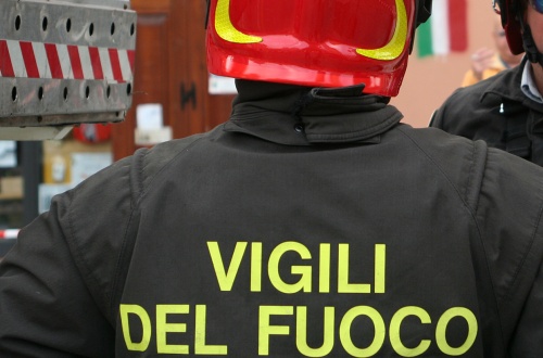 Incendio a Novara, bimbo di 3 anni intossicato