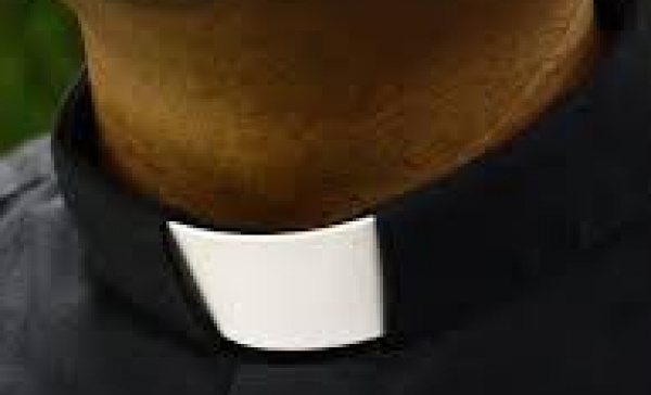 Rissa in sala parto: parroco rivendica paternità, ma è una bufala