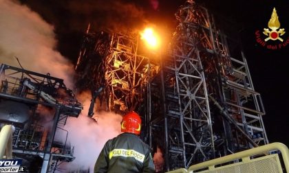 Un boato e poi le fiamme: paura alla raffineria di Sannazaro