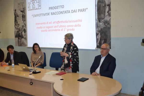 Amore a tre: io, te e lo smartphone